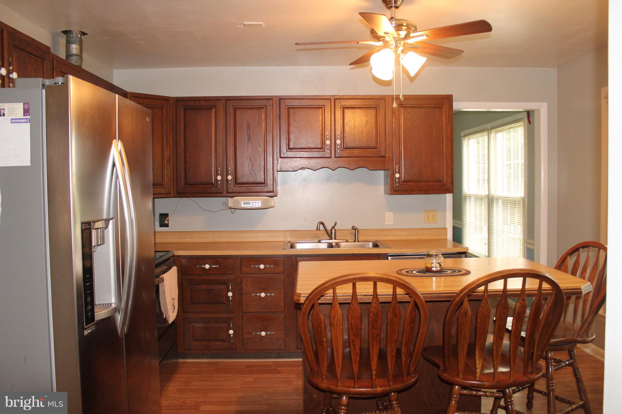 19 Derby Lane Lancaster, PA 17603 - Photo 2 of 40 KITCHEN