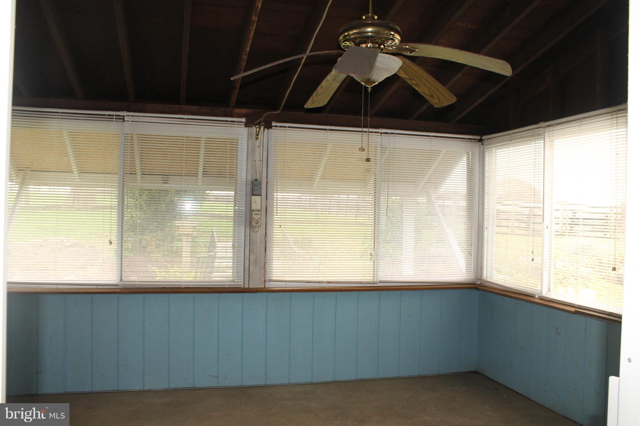19 Derby Lane Lancaster, PA 17603 - Photo 11 of 40 ENCLOSED PORCH
