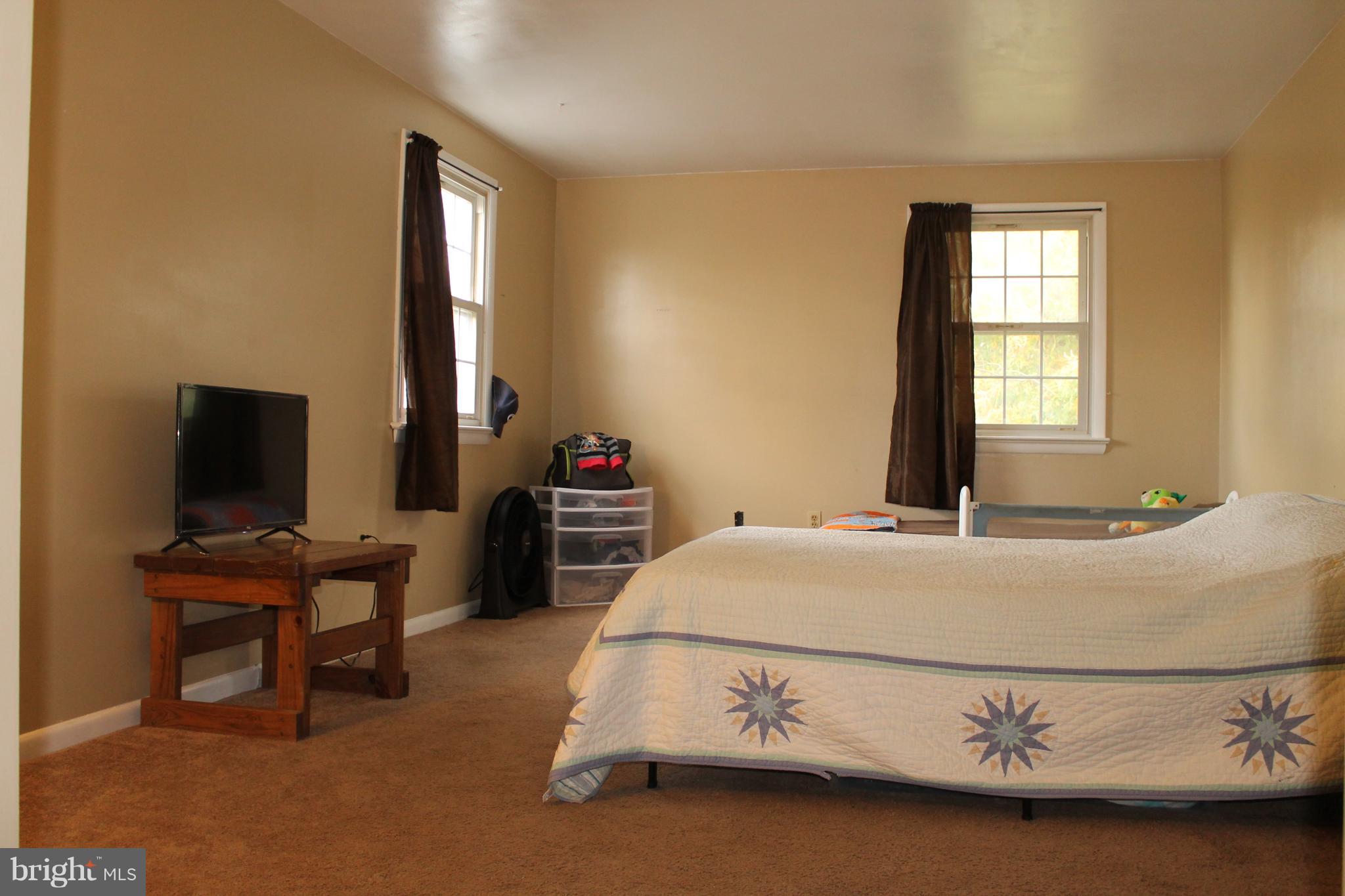 19 Derby Lane Lancaster, PA 17603 - Photo 13 of 40 MASTER BEDROOM