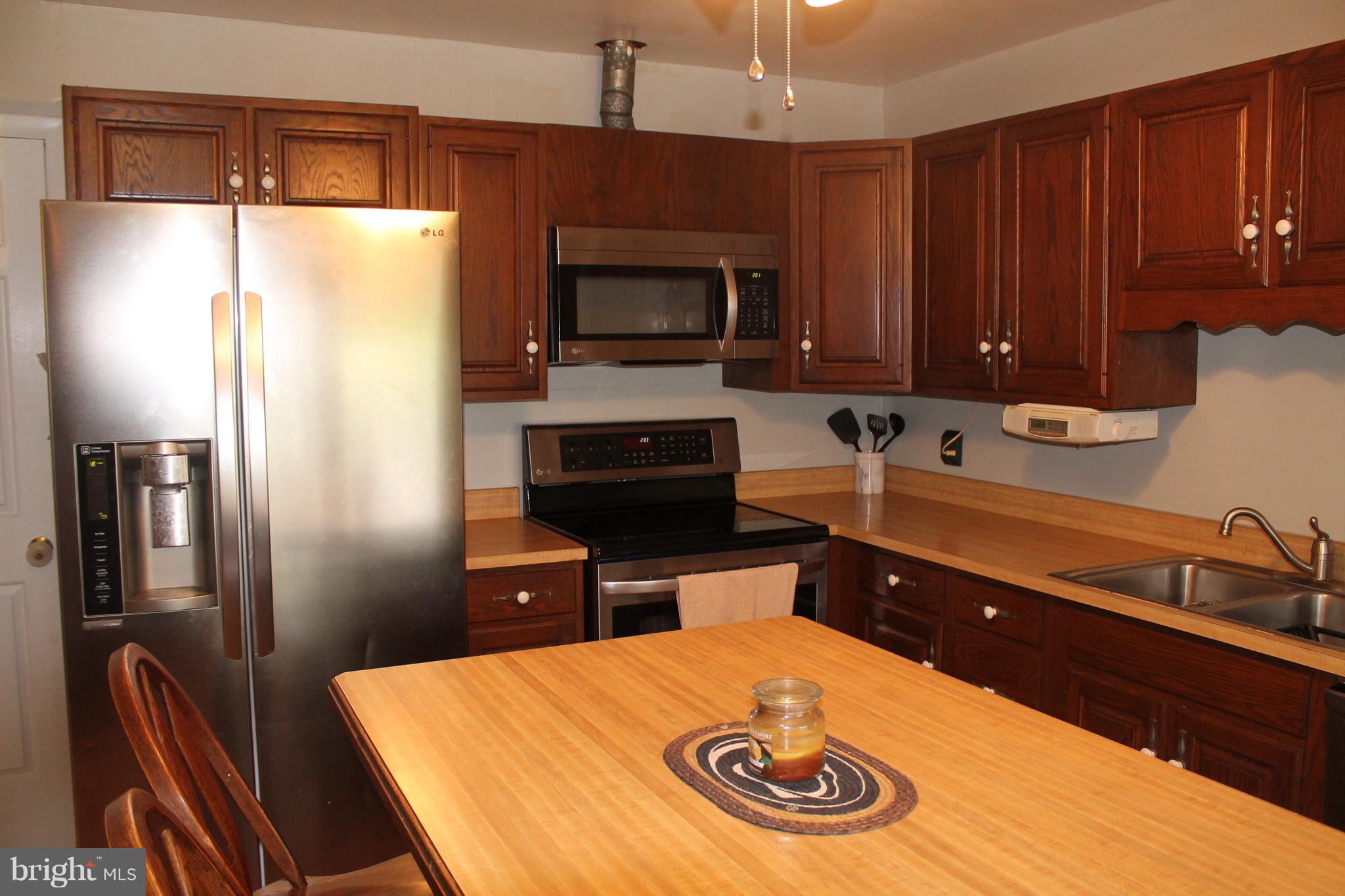 19 Derby Lane Lancaster, PA 17603 - Photo 3 of 40 KITCHEN