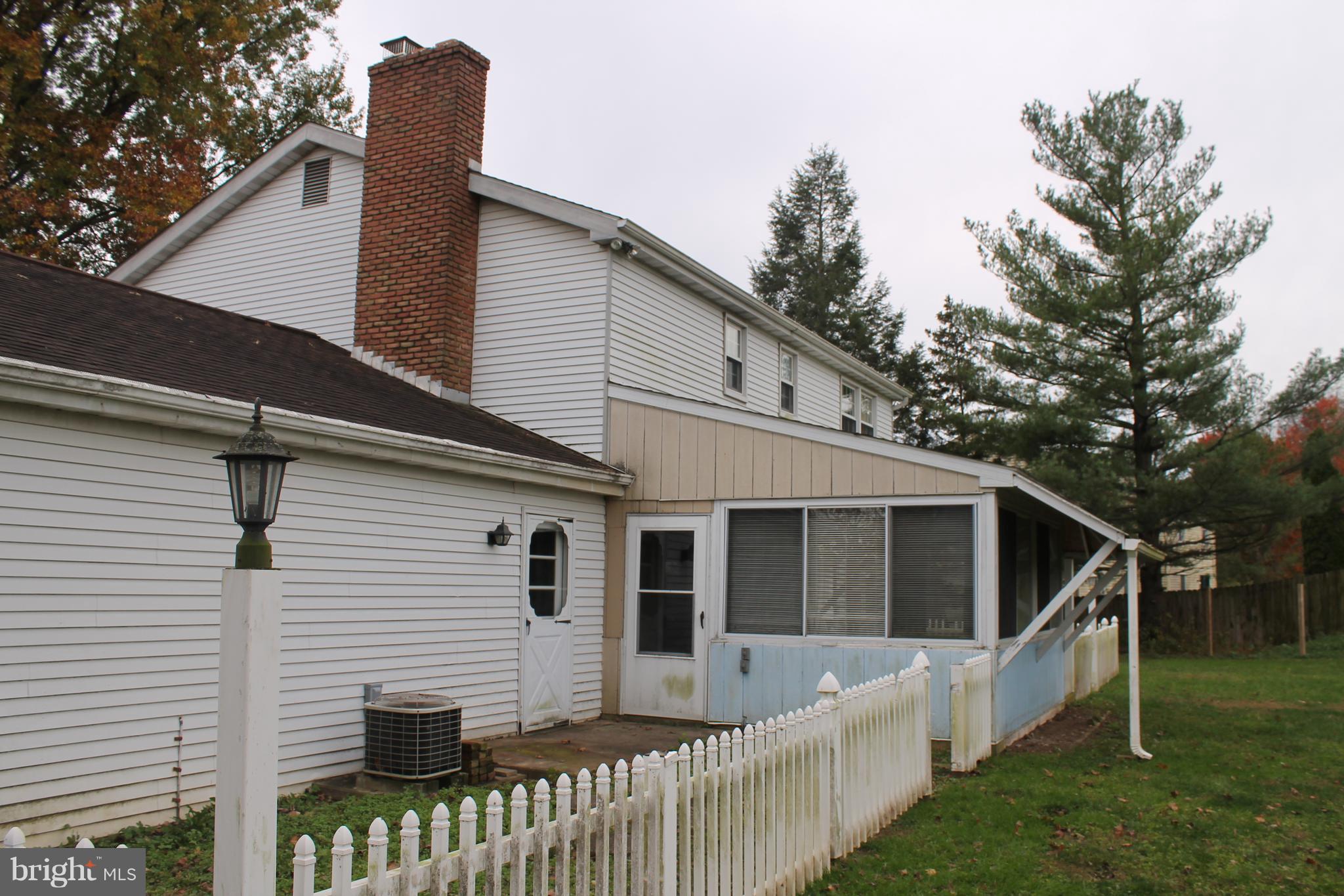 19 Derby Lane Lancaster, PA 17603 - Photo 31 of 40 REAR OF HOME