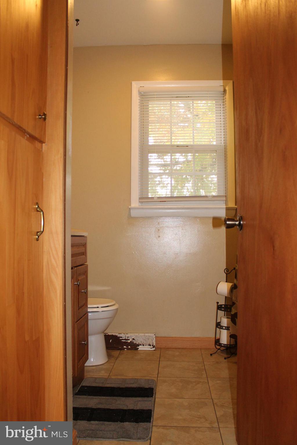 19 Derby Lane Lancaster, PA 17603 - Photo 36 of 40 POWDER ROOM