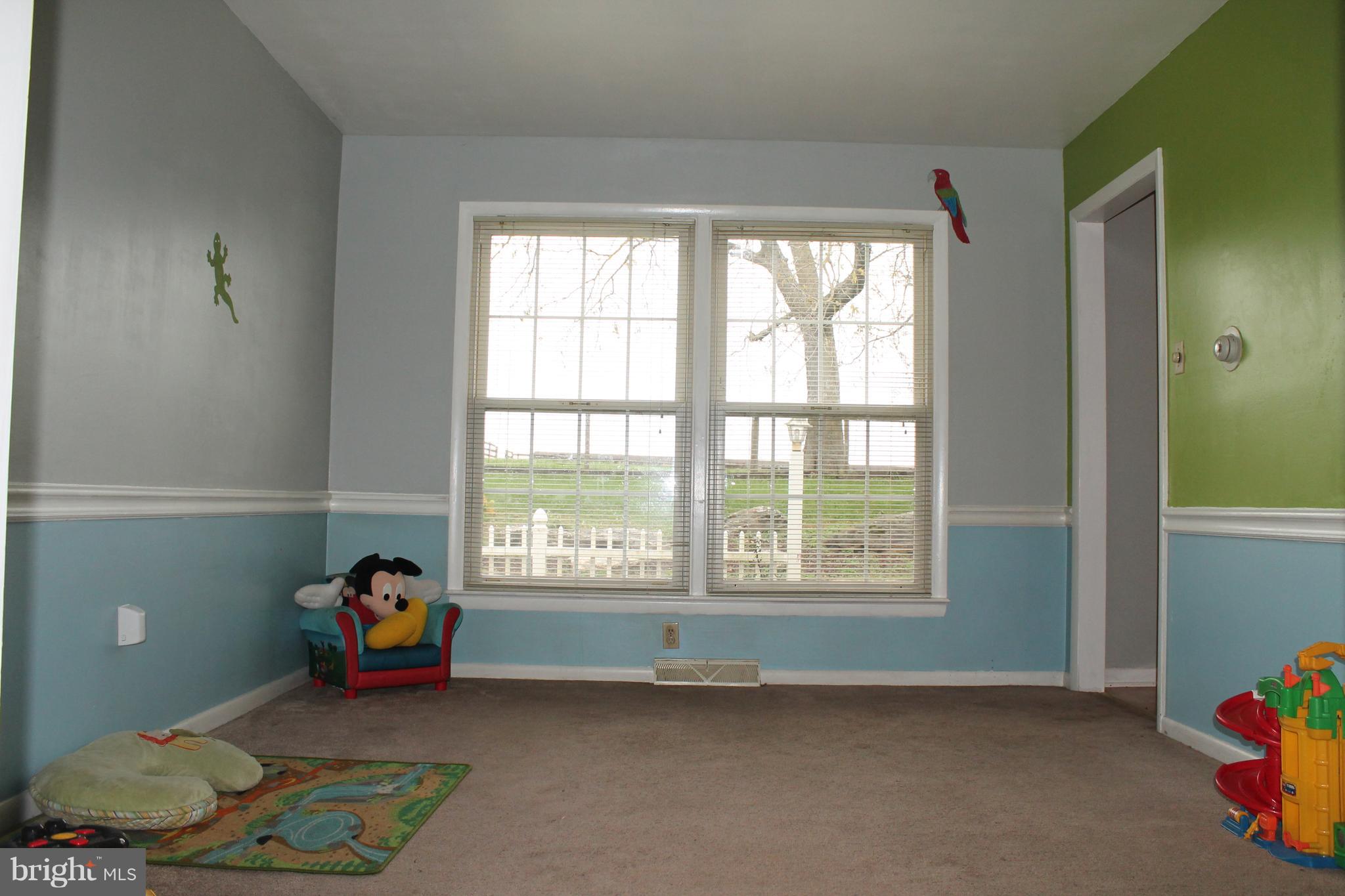 19 Derby Lane Lancaster, PA 17603 - Photo 7 of 40 DINING ROOM