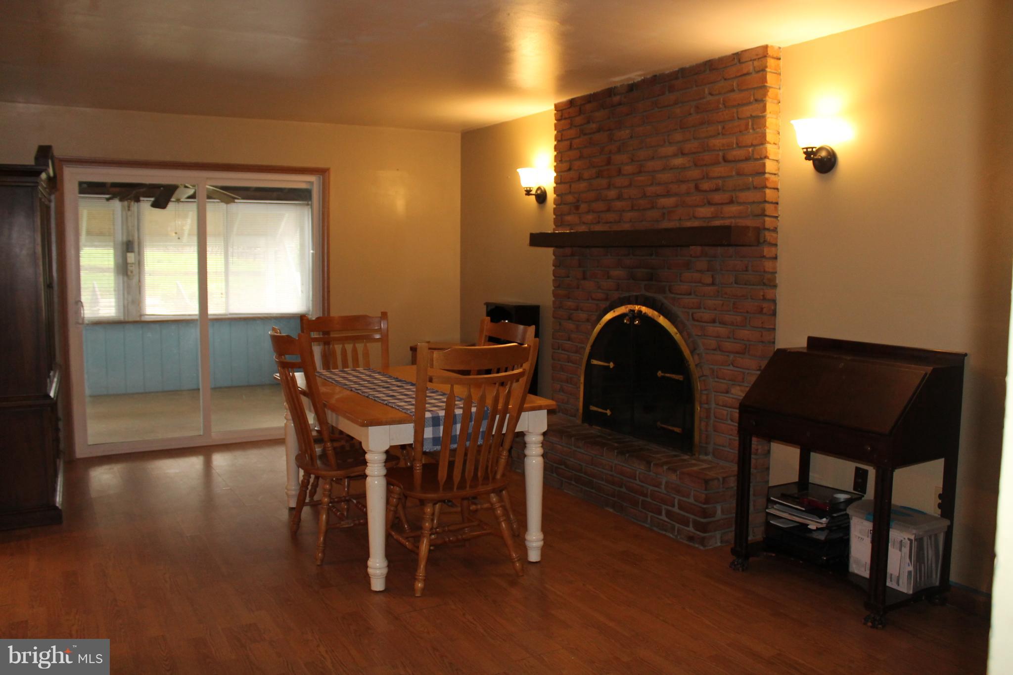 19 Derby Lane Lancaster, PA 17603 - Photo 9 of 40 FAMILY ROOM (1ST FLOOR)