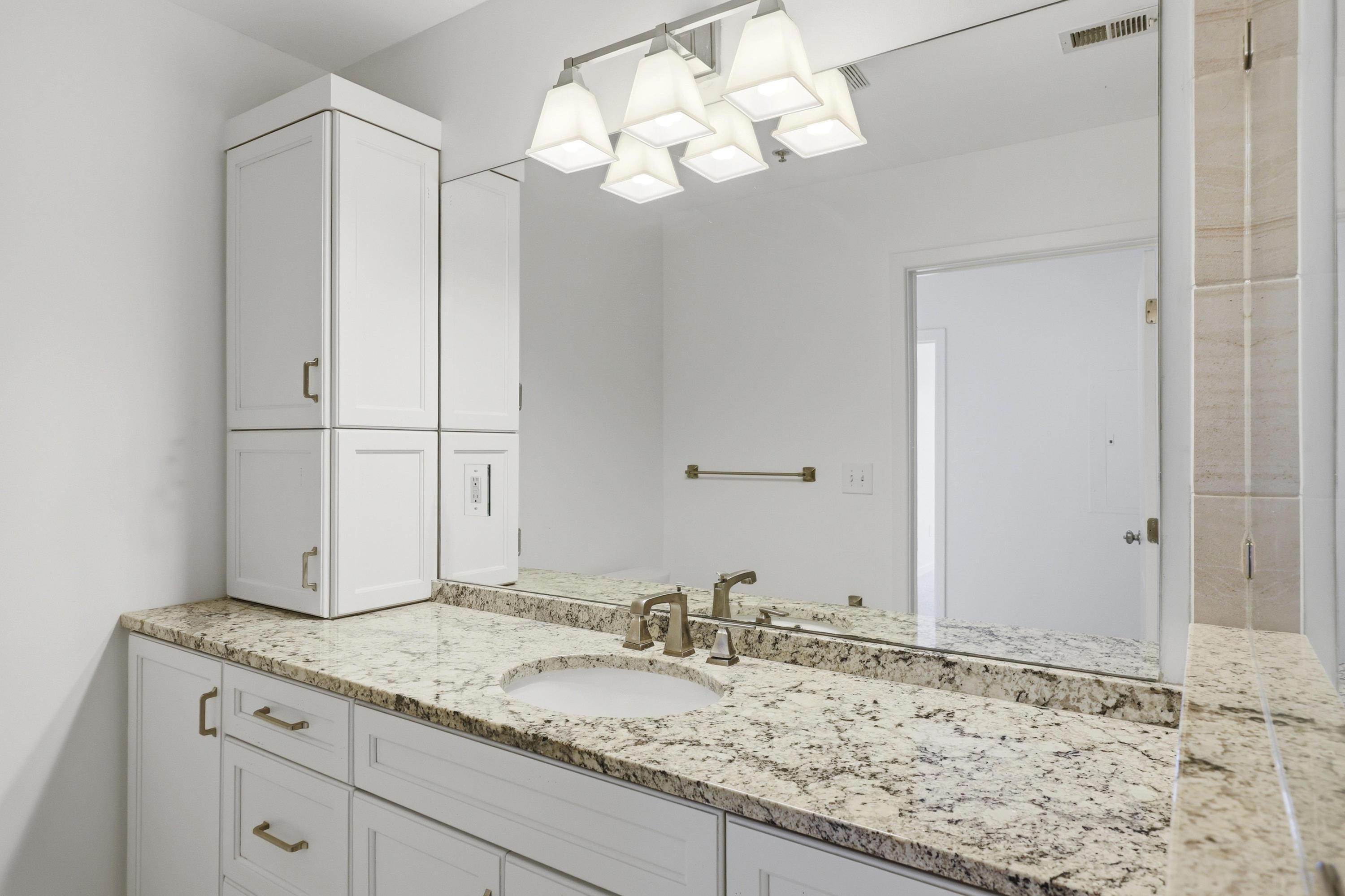 200 Manufacturers Road, Unit 619 Chattanooga, TN 37405 - Photo 15 of 53 Bathroom