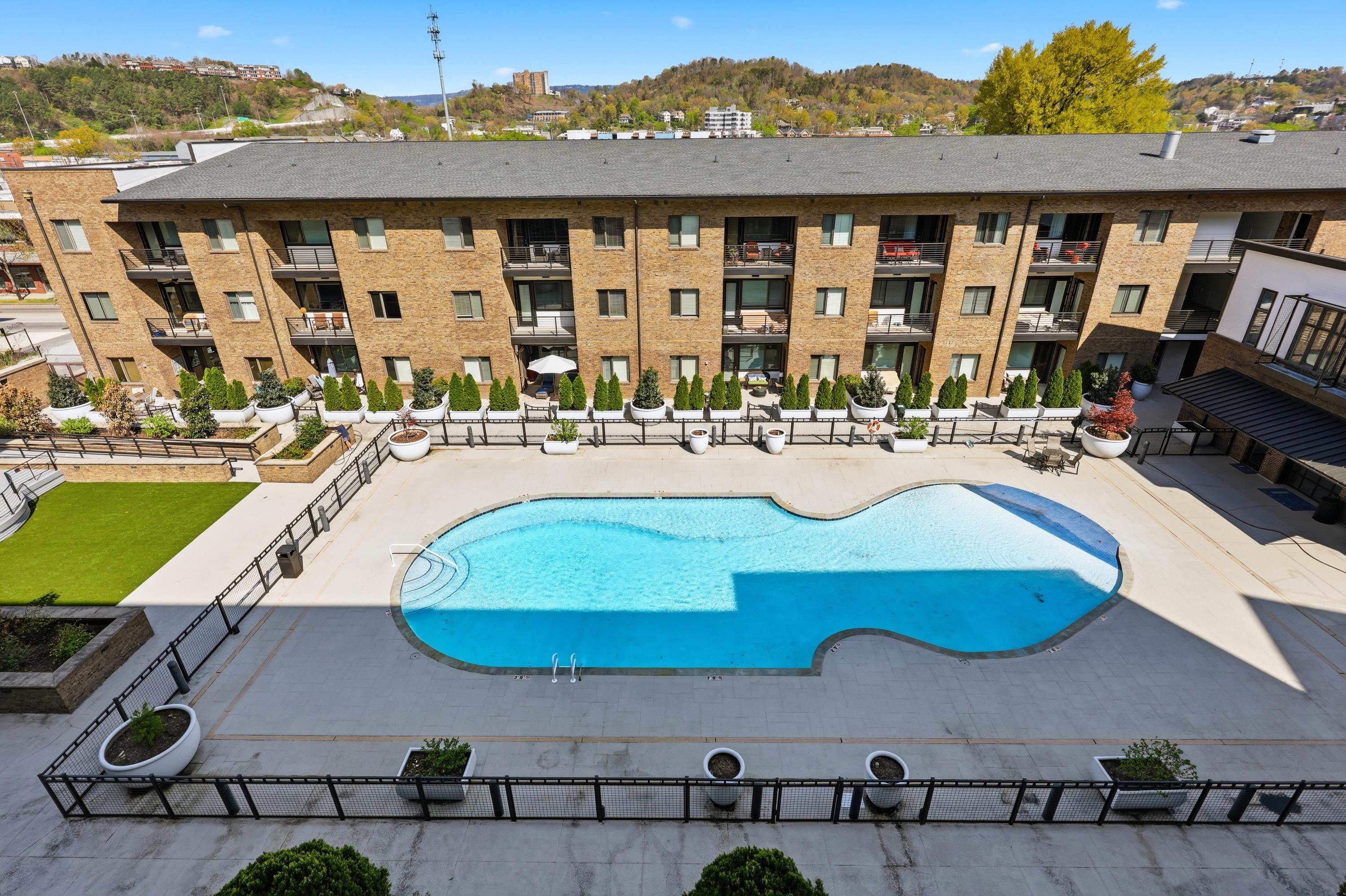 200 Manufacturers Road, Unit 619 Chattanooga, TN 37405 - Photo 18 of 53 Pool View