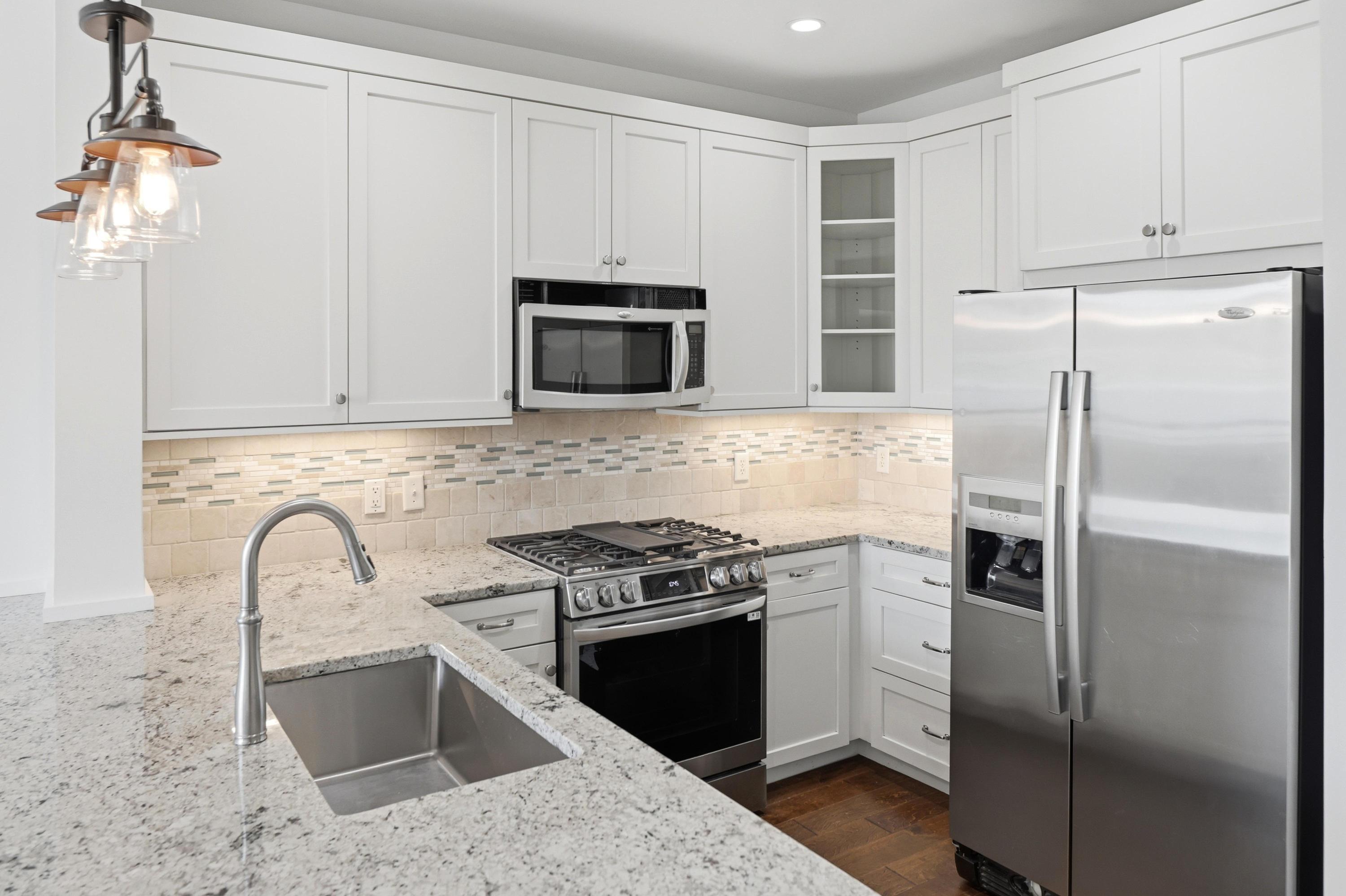 200 Manufacturers Road, Unit 619 Chattanooga, TN 37405 - Photo 22 of 53 Renovated Kitchen