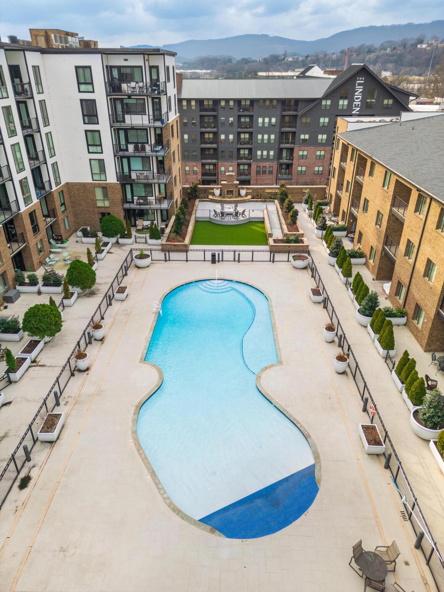 200 Manufacturers Road, Unit 619 Chattanooga, TN 37405 - Photo 32 of 53 Aerial Photo of Pool Area