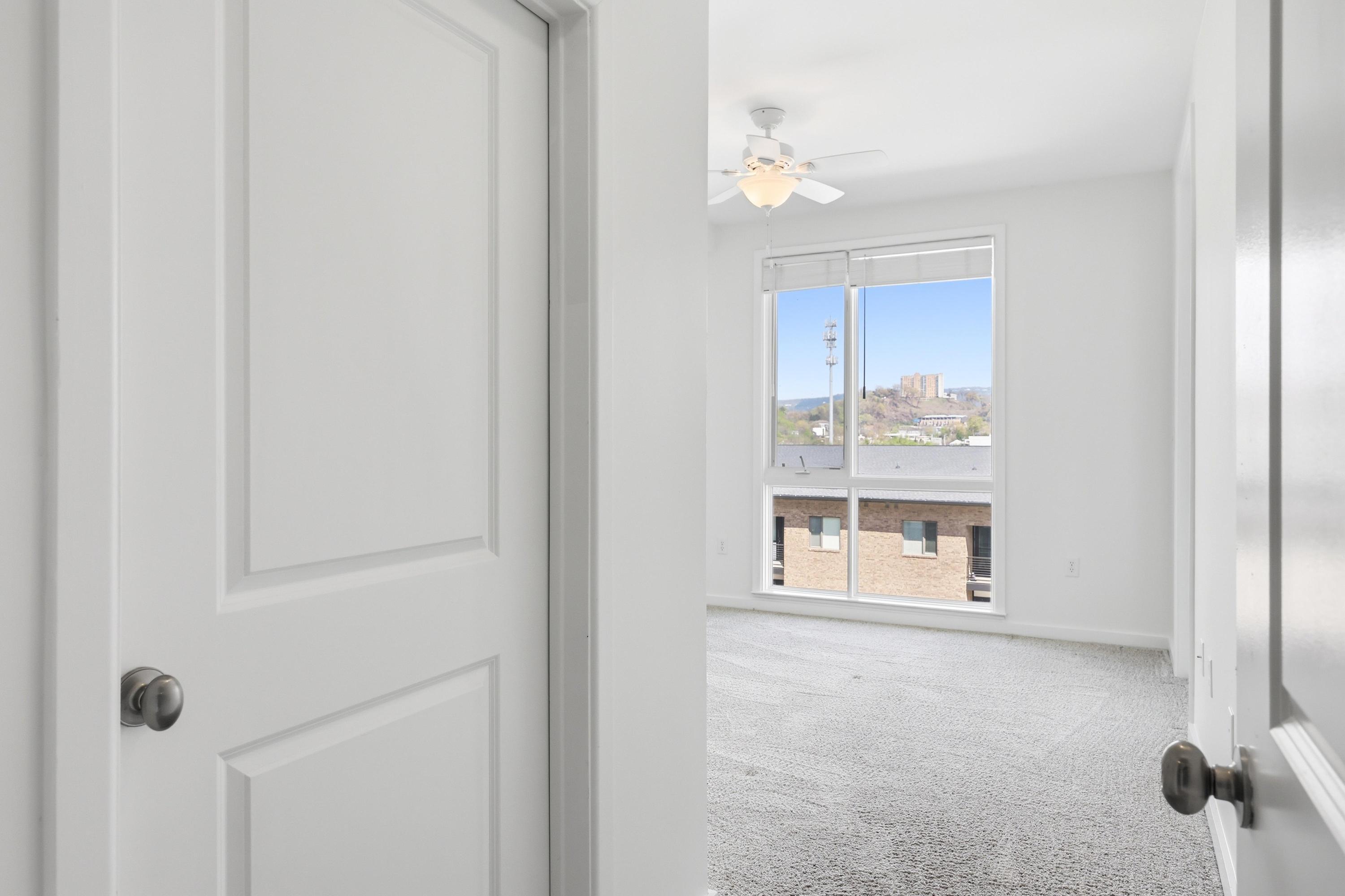 200 Manufacturers Road, Unit 619 Chattanooga, TN 37405 - Photo 8 of 53 Spacious Bedroom