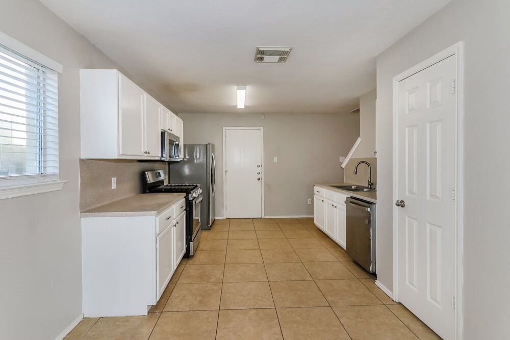 5006 Roth Forest Lane Spring, TX 77389 - Photo 8 of 17