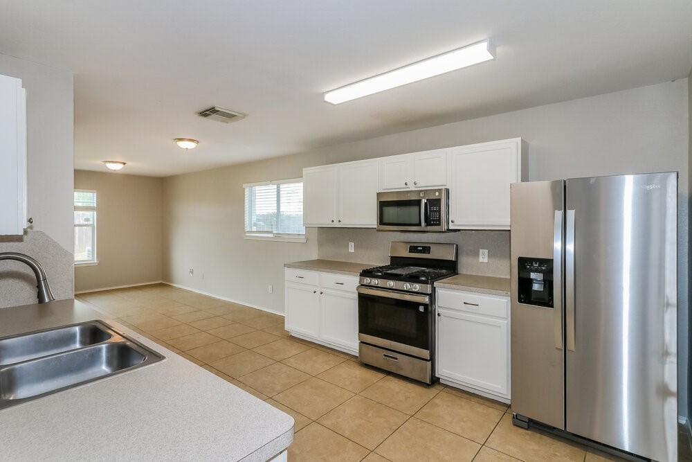5006 Roth Forest Lane Spring, TX 77389 - Photo 9 of 17