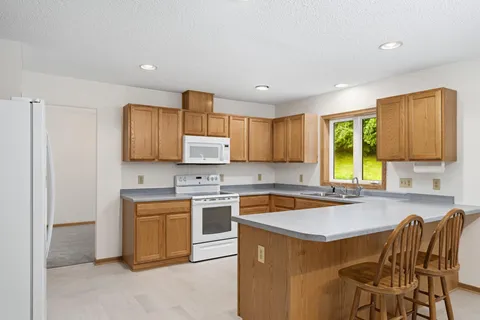$520,000 | 676 Falcon Ridge Road, Woodbury, MN 55125