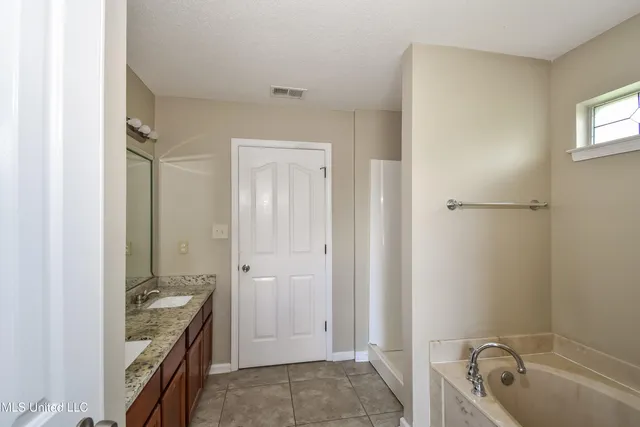 $1,775 | 8878 Little House Cove, Southaven, MS 38671