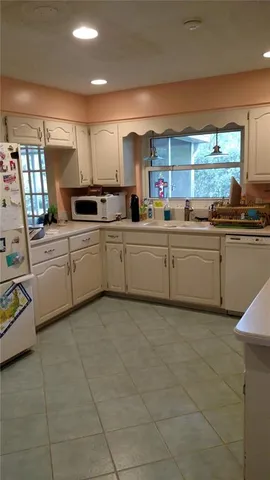 $2,695 | 9230 Northwest 9th Avenue, Gainesville, FL 32606