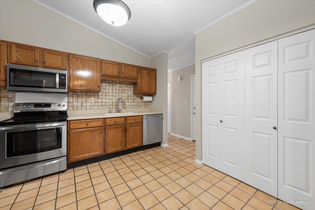 1095 Devonshire Avenue Naperville, IL 60540 - Photo 17 of 48