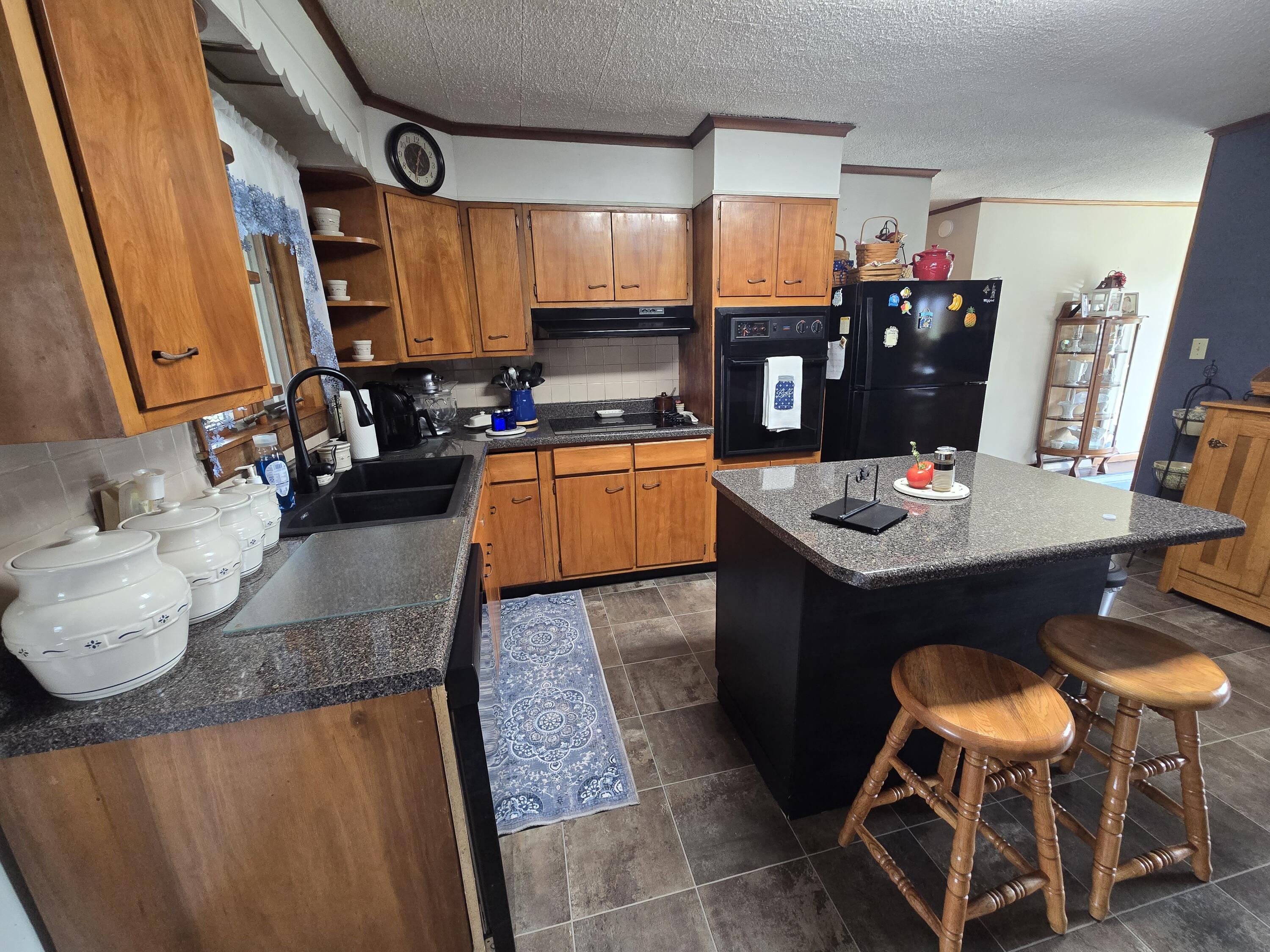 127 Alpine Road Middlesboro, KY 40965 - Photo 11 of 30 20260315_153702