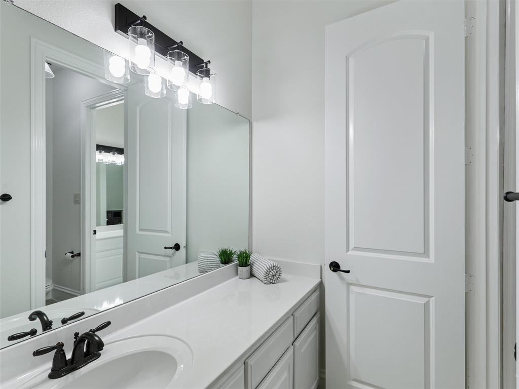 1030 Deer Run Prosper, TX 75078 - Photo 25 of 40 Jack & Jill Bathroom
