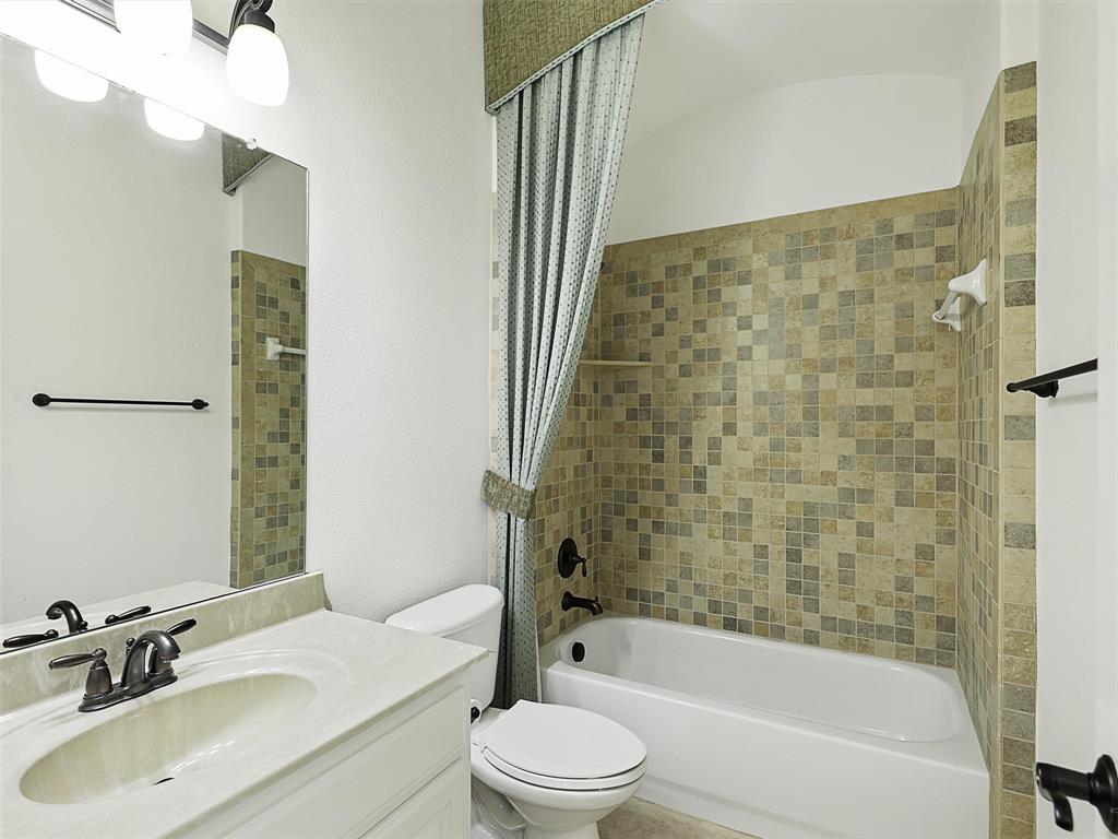 1030 Deer Run Prosper, TX 75078 - Photo 31 of 40 Upstairs full bathroom
