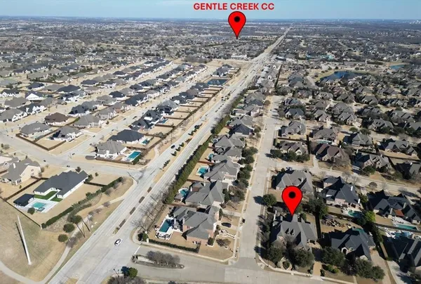 an aerial view of a very nice looking yard