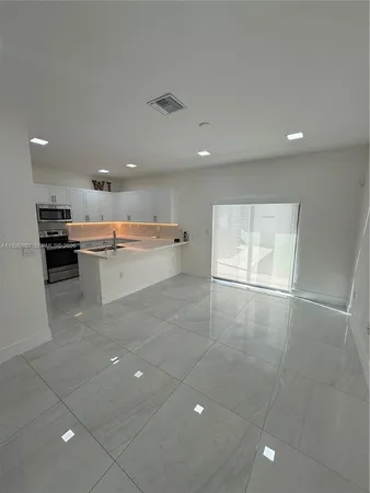 $3,350 | 11128 West 32nd Lane, Unit 11128, Hialeah, FL 33018