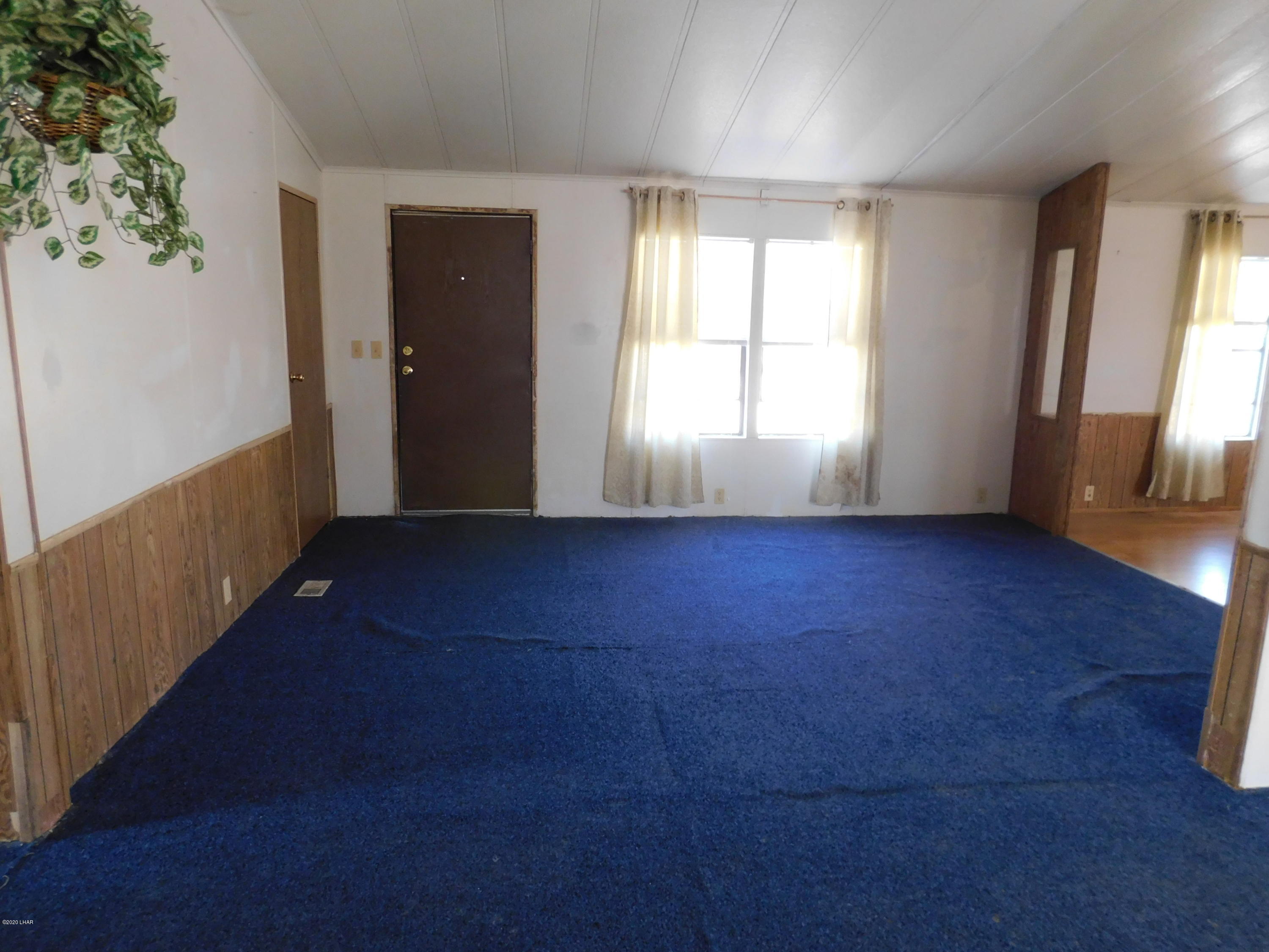455 Mayflower Street Quartzsite, AZ 85346 - Photo 11 of 32 Dining room to living room