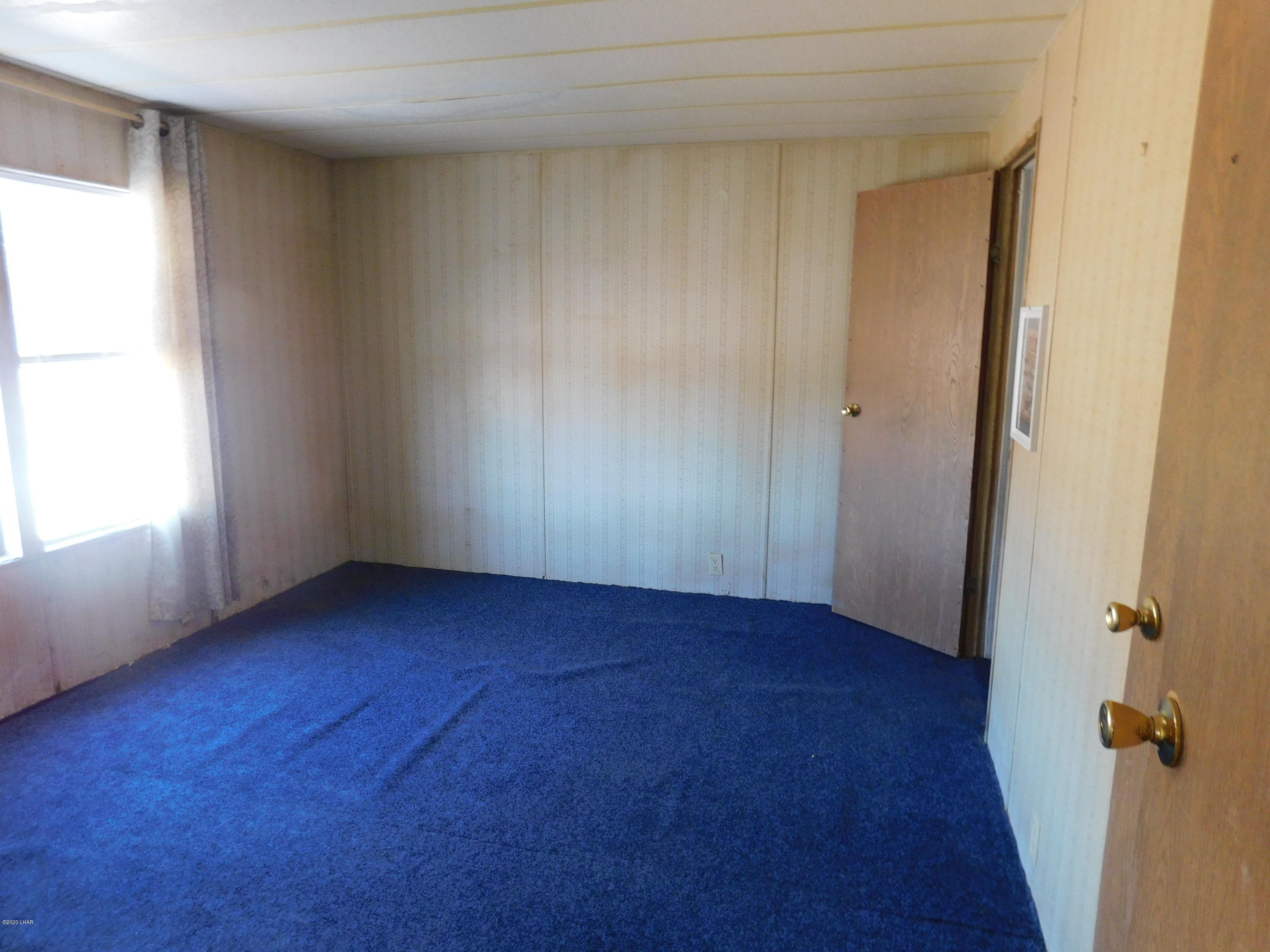 455 Mayflower Street Quartzsite, AZ 85346 - Photo 14 of 32 Master bedroom