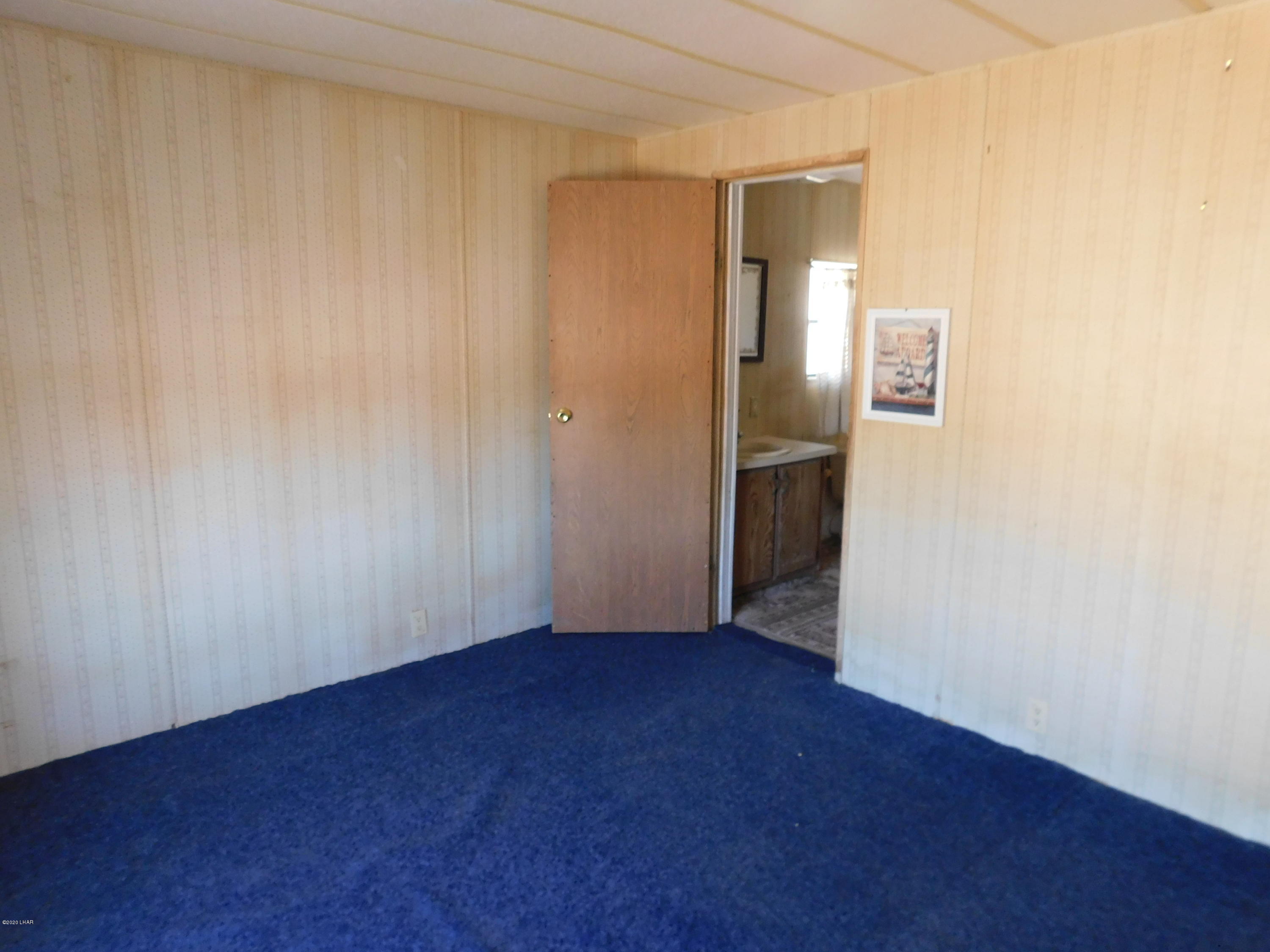 455 Mayflower Street Quartzsite, AZ 85346 - Photo 15 of 32 Master bedroom