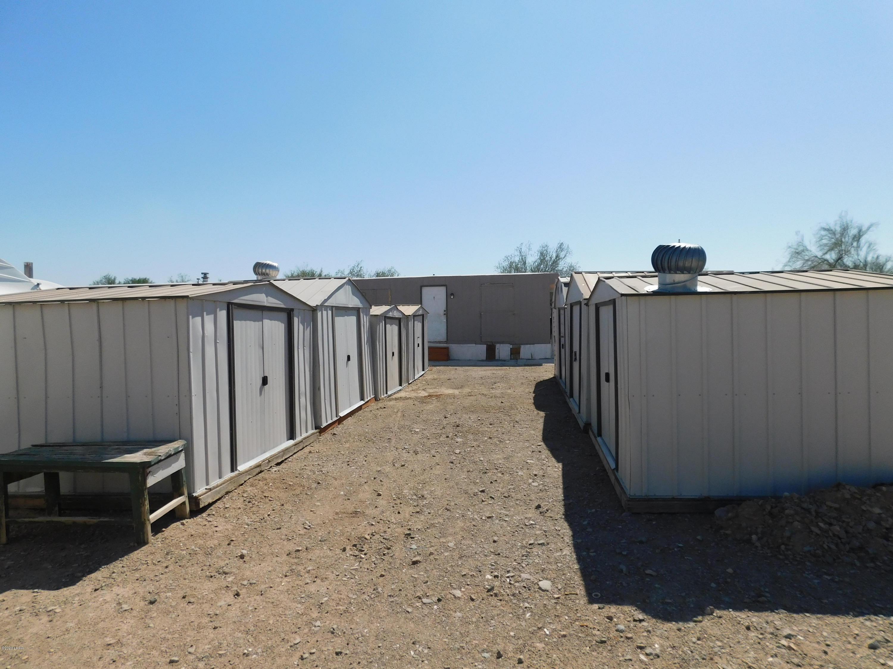 455 Mayflower Street Quartzsite, AZ 85346 - Photo 29 of 32 Functioning sheds in the backyard