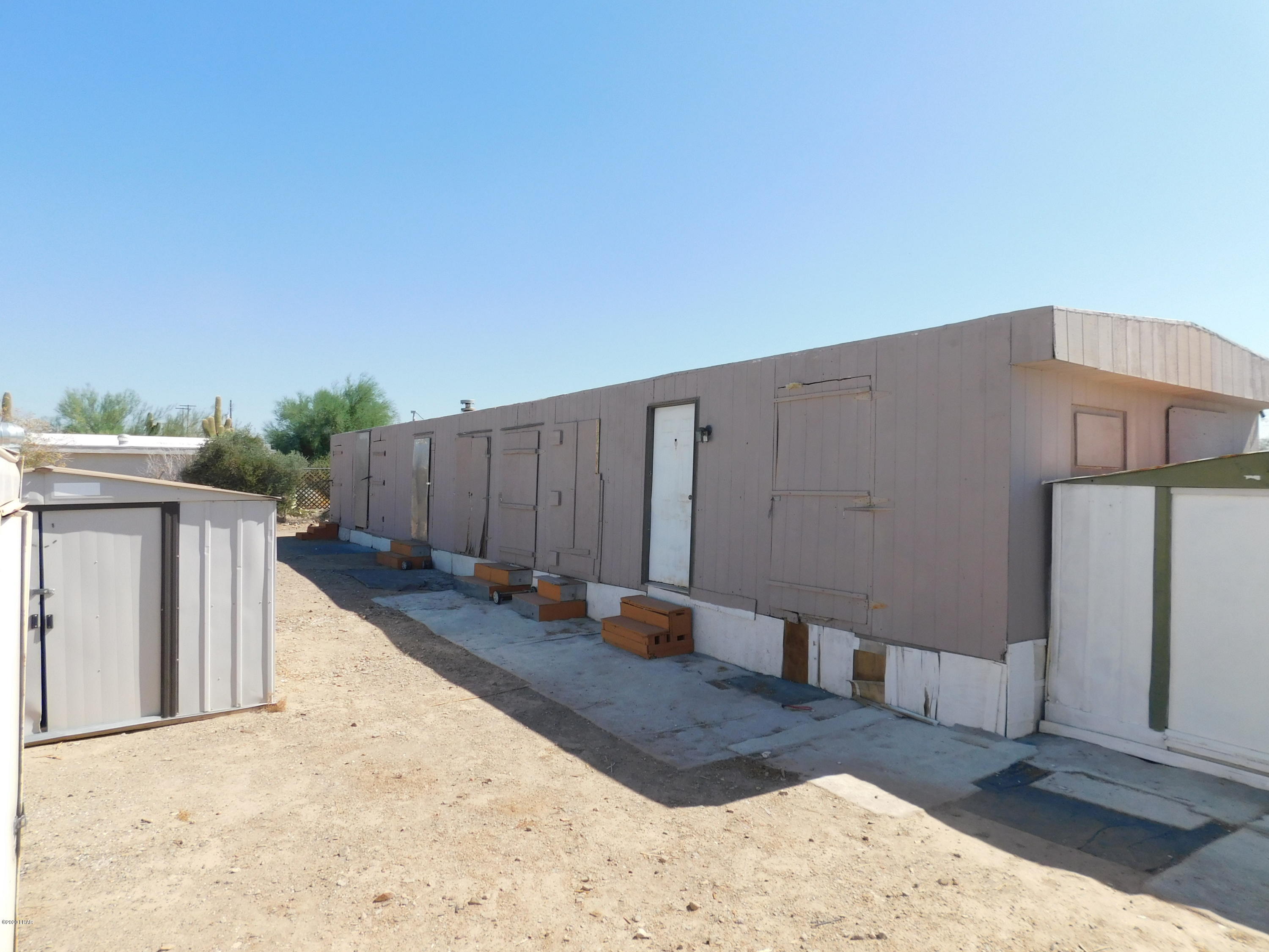 455 Mayflower Street Quartzsite, AZ 85346 - Photo 30 of 32 Storage in backyard