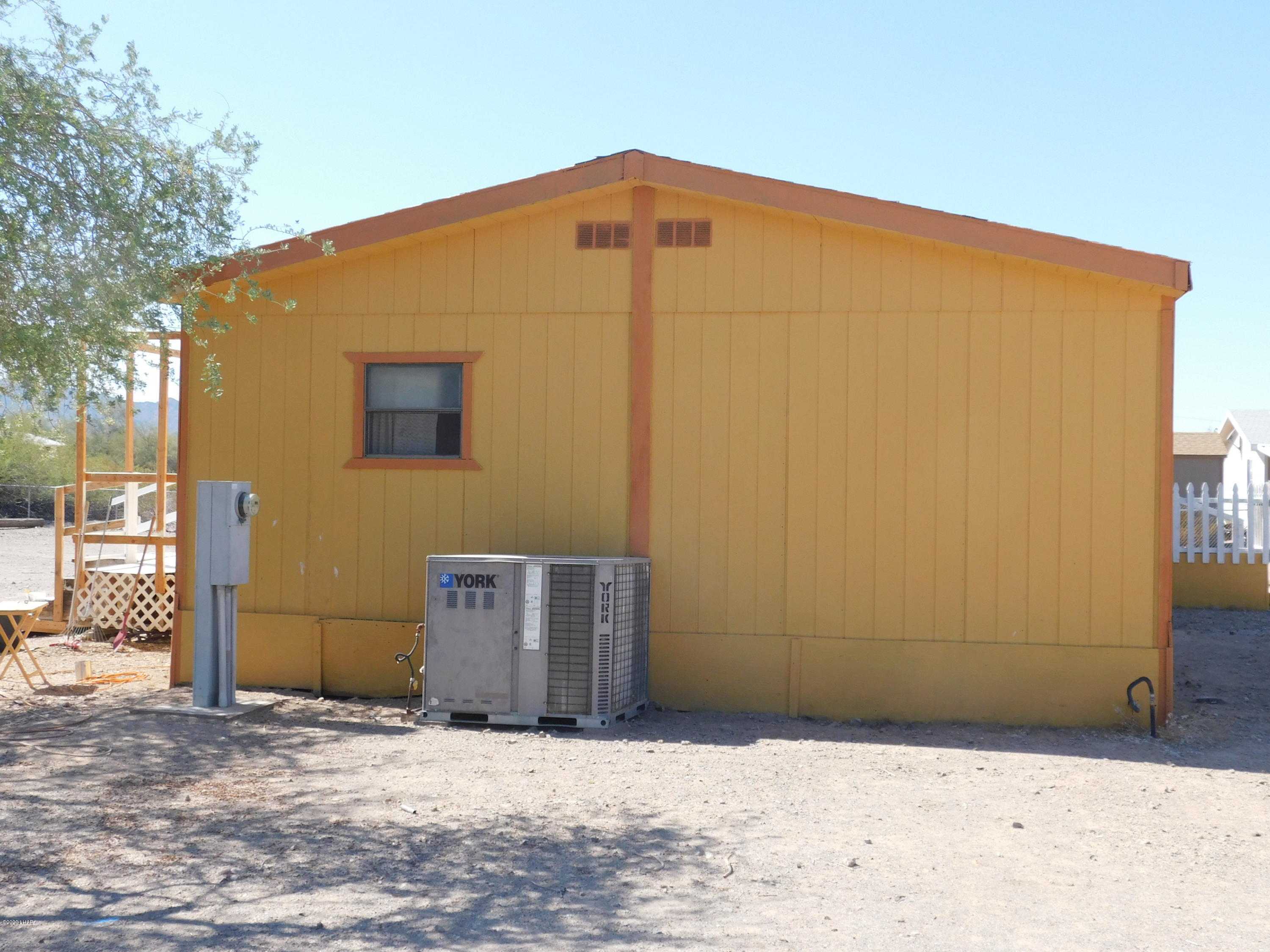 455 Mayflower Street Quartzsite, AZ 85346 - Photo 4 of 32 East side