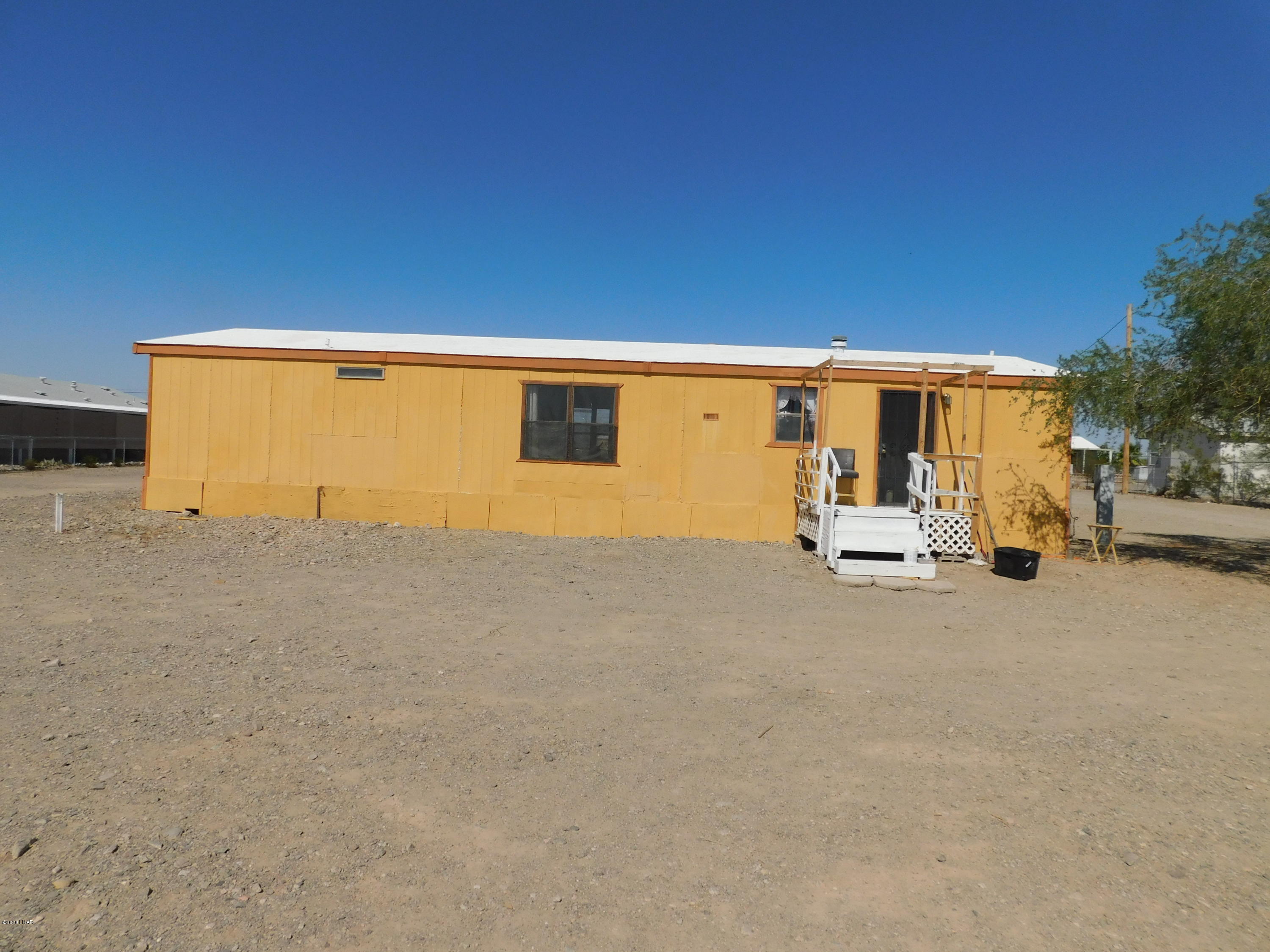 455 Mayflower Street Quartzsite, AZ 85346 - Photo 5 of 32 South side