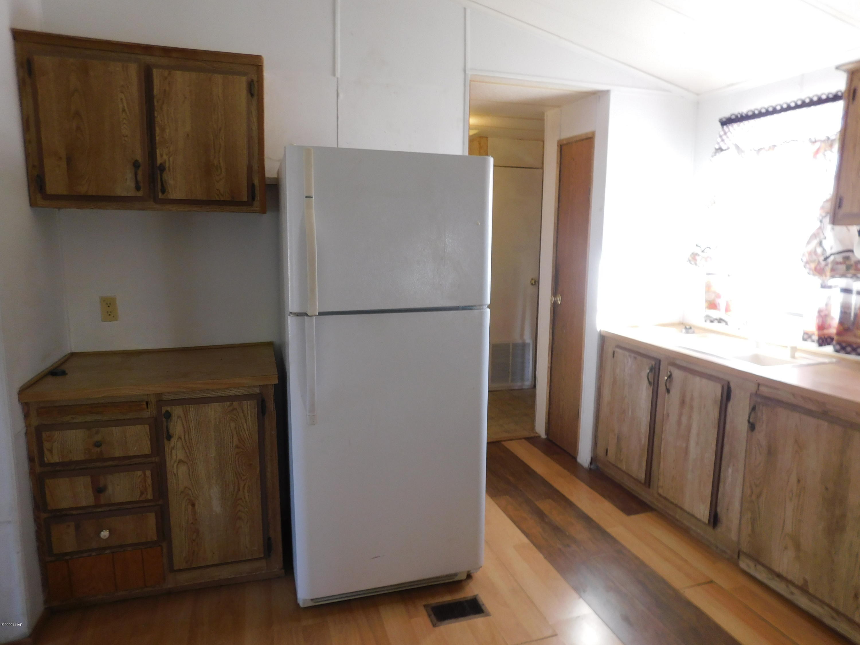 455 Mayflower Street Quartzsite, AZ 85346 - Photo 8 of 32 Refrigerator furnished