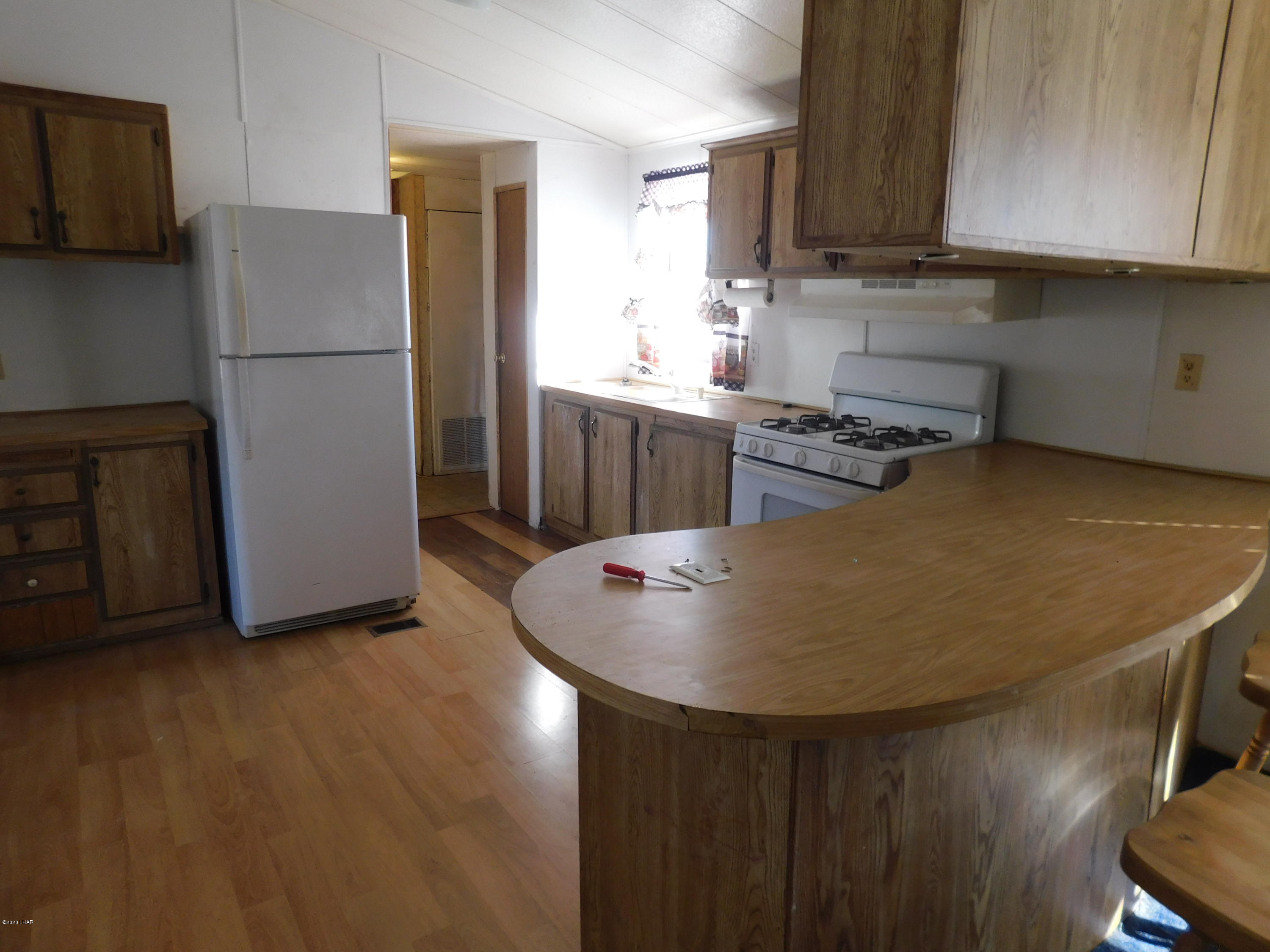 455 Mayflower Street Quartzsite, AZ 85346 - Photo 9 of 32 Breakfast bar