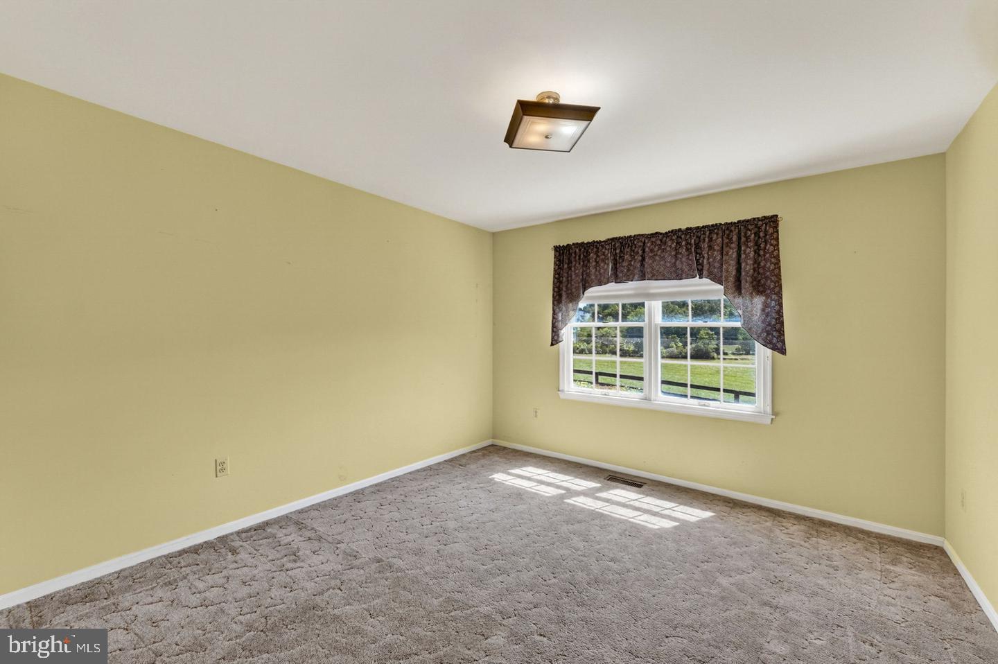 40297 Braddock Road Aldie, VA 20105 - Photo 17 of 34 a view of an empty room with a window