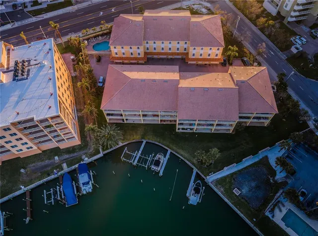 $995,000 | 11595 Gulf Boulevard, Unit 6, Treasure Island, FL 33706