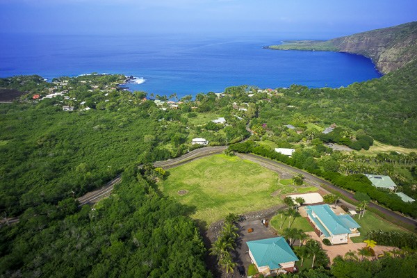 82-5970 Napoopoo Road Captain Cook, HI 96704 - Photo 2 of 24 a view of a yard