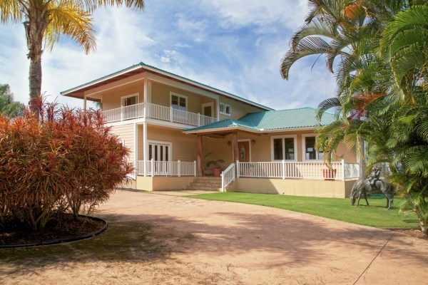 82-5970 Napoopoo Road Captain Cook, HI 96704 - Photo 10 of 24 a front view of house with yard and green space