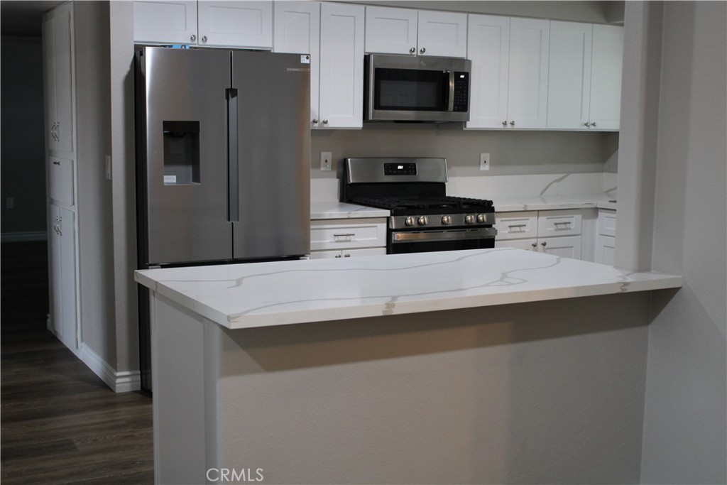 26231 Pine Valley Road Menifee, CA 92586 - Photo 3 of 17 New updated kitchen.