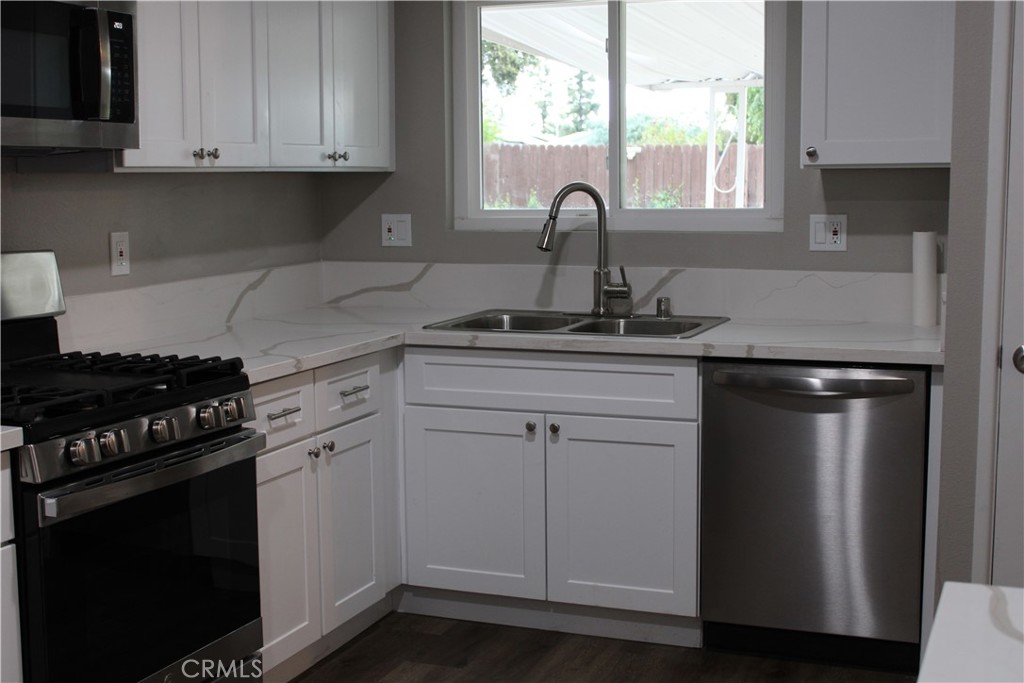 26231 Pine Valley Road Menifee, CA 92586 - Photo 7 of 17 Window looking into backyard.