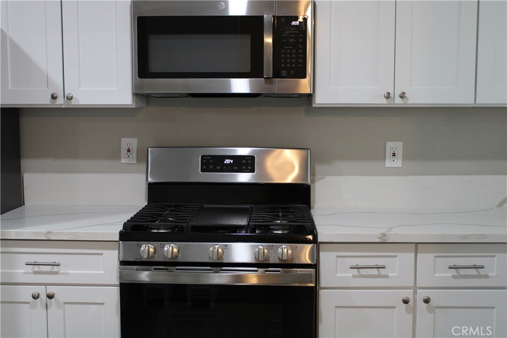 26231 Pine Valley Road Menifee, CA 92586 - Photo 8 of 17 New gas stove.