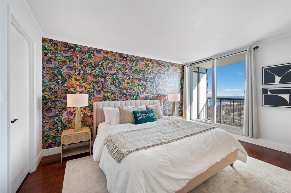 5855 North Sheridan Road, Unit 25G Chicago, IL 60660 - Photo 14 of 29 a bedroom with a large bed and a closet