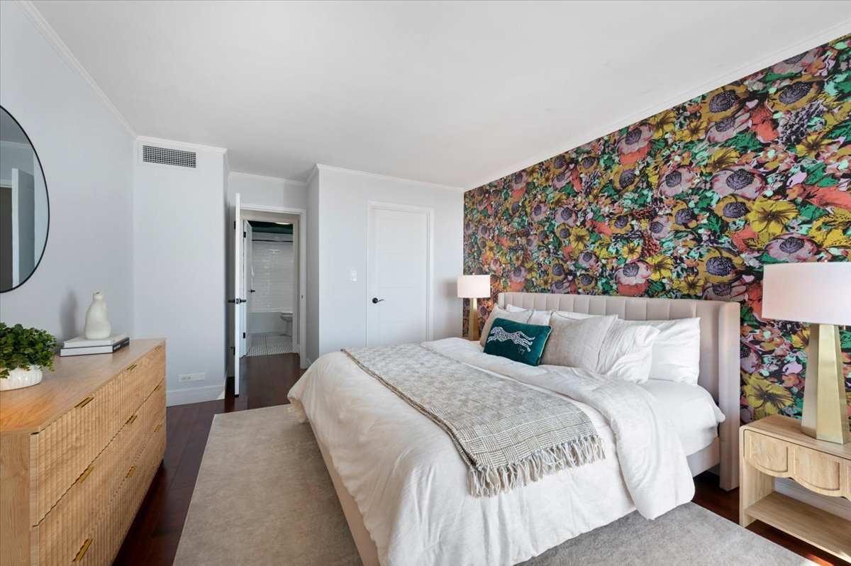 5855 North Sheridan Road, Unit 25G Chicago, IL 60660 - Photo 17 of 29 a bedroom with a bed and a dresser