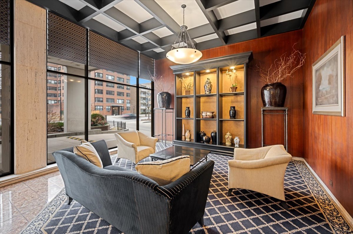5855 North Sheridan Road, Unit 25G Chicago, IL 60660 - Photo 23 of 29 a living room with furniture and a floor to ceiling window