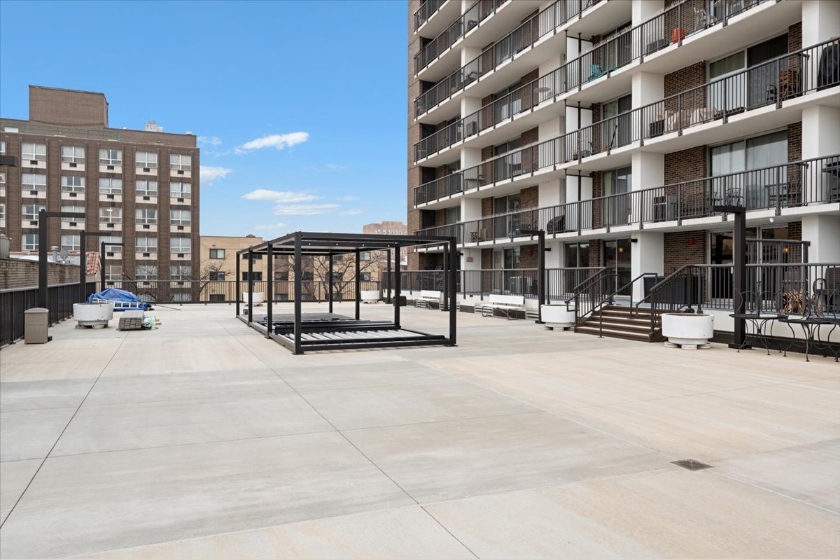 5855 North Sheridan Road, Unit 25G Chicago, IL 60660 - Photo 25 of 29 a view of building with parking area