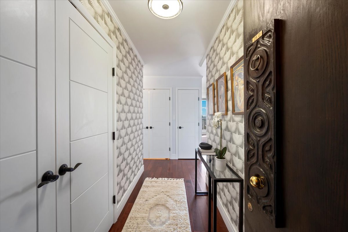 5855 North Sheridan Road, Unit 25G Chicago, IL 60660 - Photo 3 of 29 a view of walk in closet