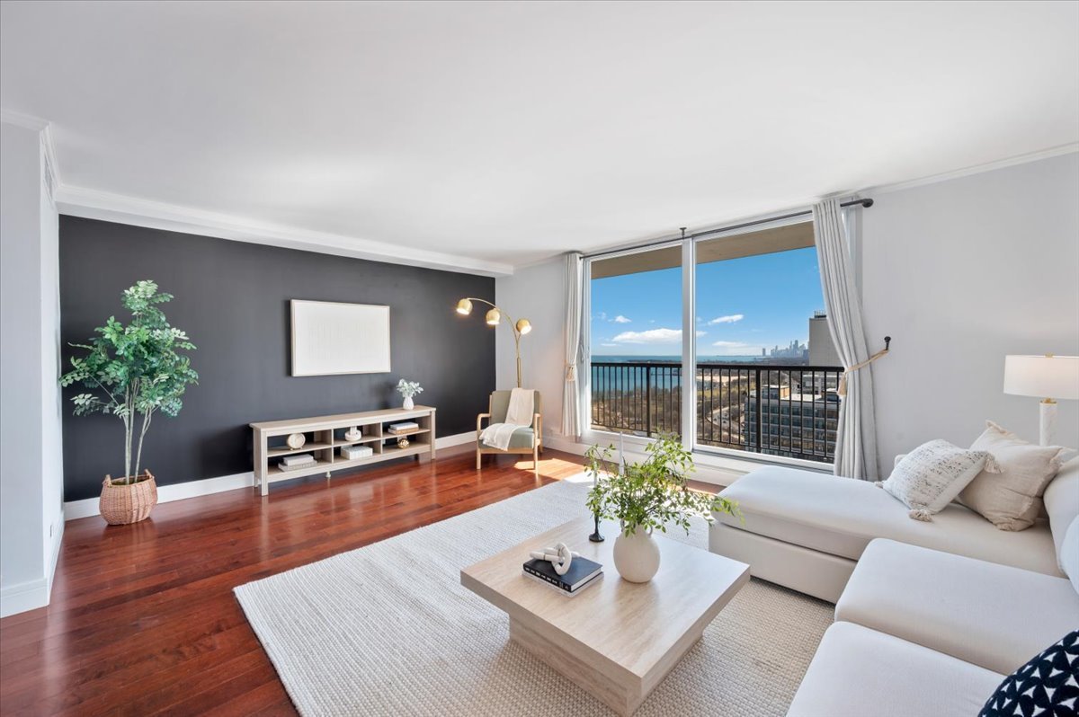 5855 North Sheridan Road, Unit 25G Chicago, IL 60660 - Photo 5 of 29 a living room with furniture and a wooden floor