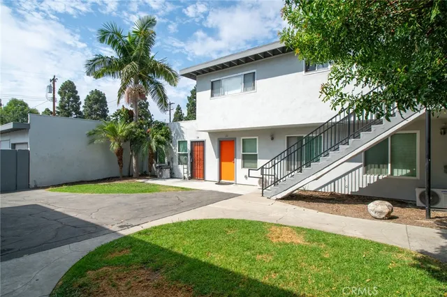 a view of outdoor space yard and porch