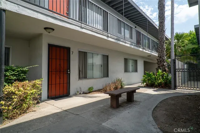 a view of a house with backyard and sitting area