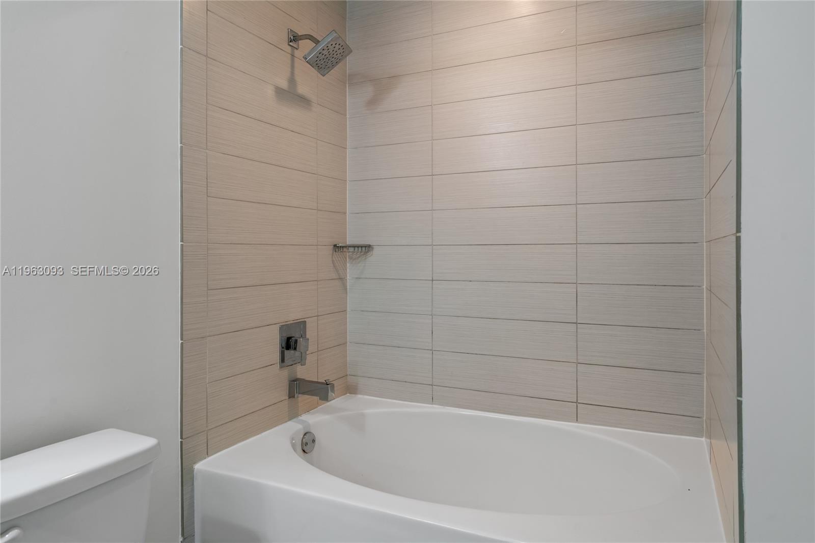 999 Southwest 1st Avenue, Unit 2411 Miami, FL 33130 - Photo 19 of 72 a white bath tub and a toilet