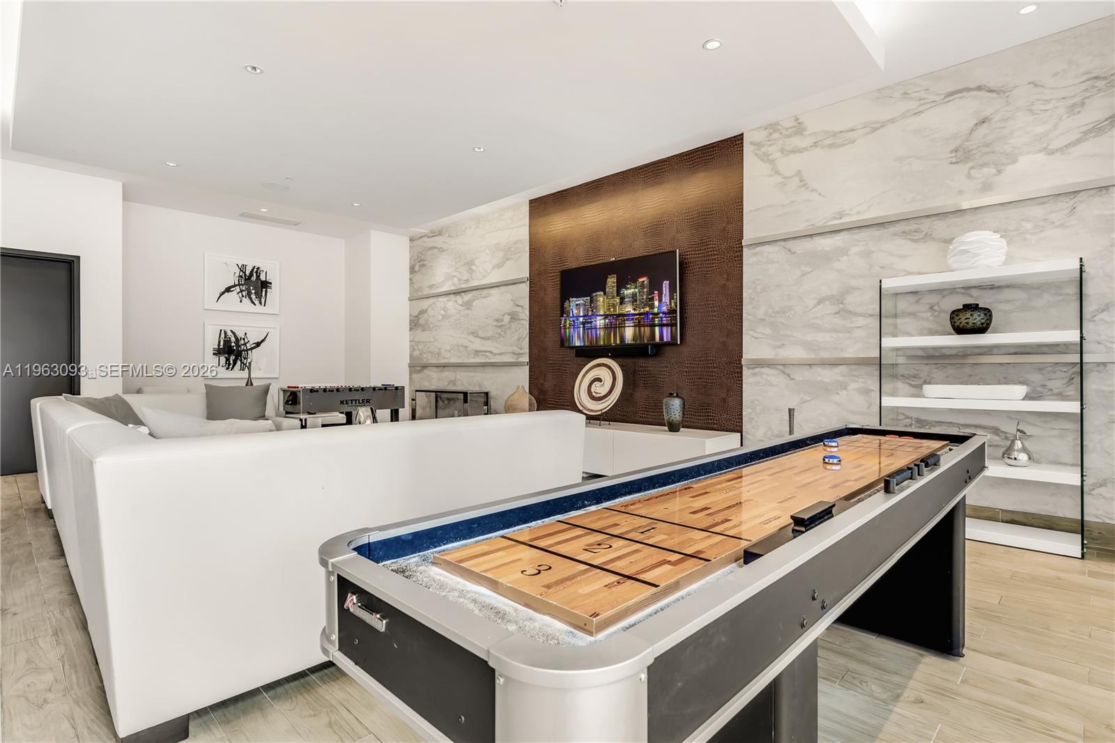 999 Southwest 1st Avenue, Unit 2411 Miami, FL 33130 - Photo 58 of 72 a room with furniture and screen